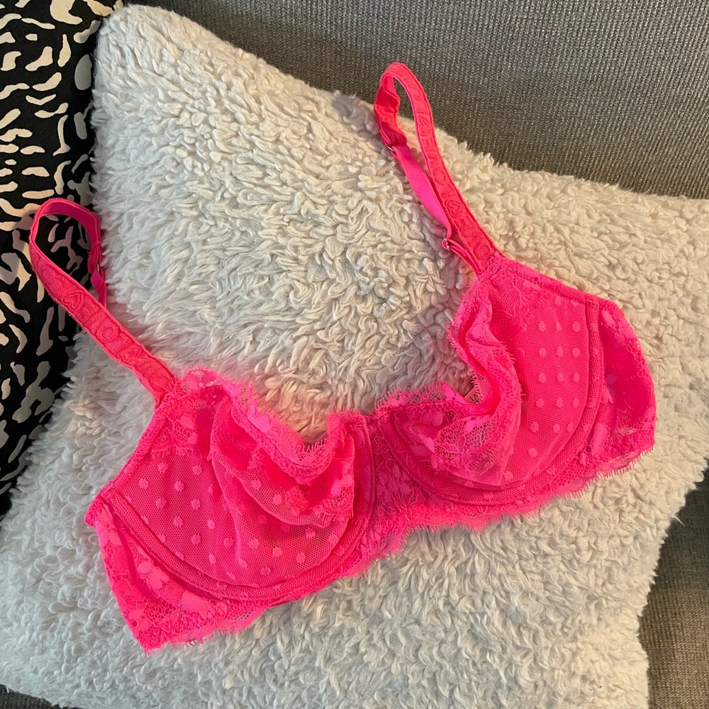 Victoria’s Secret Push-up without Padding Lace Balconette Bra